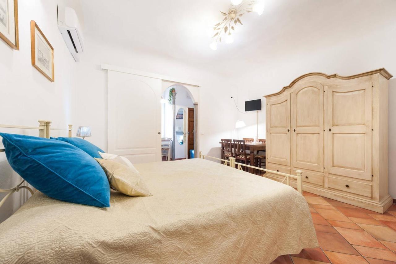 Love Weekend Near Piazza Ognissanti Florence Room photo