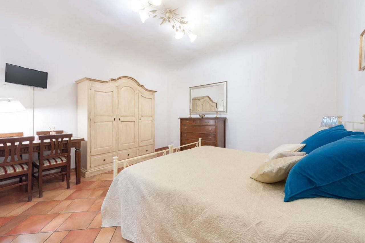 Love Weekend Near Piazza Ognissanti Florence Room photo